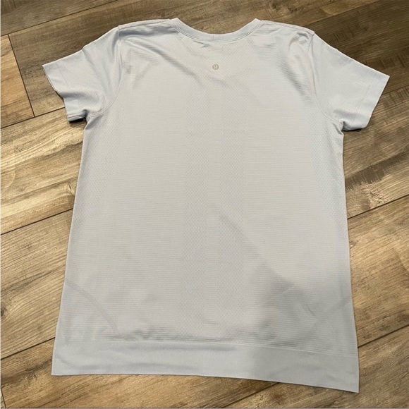 Lululemon Swiftly Tech Breeze Relaxed Fit Short Sleeve Top - Picture 3 of 4